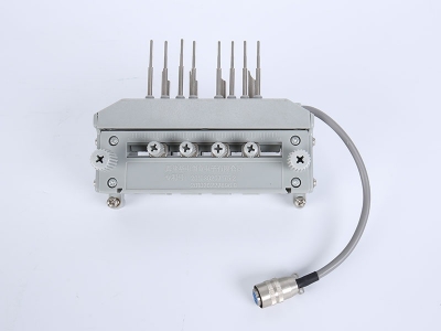 HH102A單相PC國網(wǎng)、南網(wǎng)背出線(xiàn)表座帶輔助端子（105、125MM-孔距，M8-螺桿）