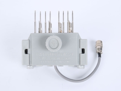 HH103單相國網(wǎng)、南網(wǎng)背出線(xiàn)表座（105、125MM-孔距，M8-螺桿）