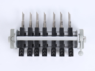 HH2020B三相偏心輪下出線(xiàn)表座 （7滑塊 150、155、165、180、 200x40MM 孔距,M6 螺桿）